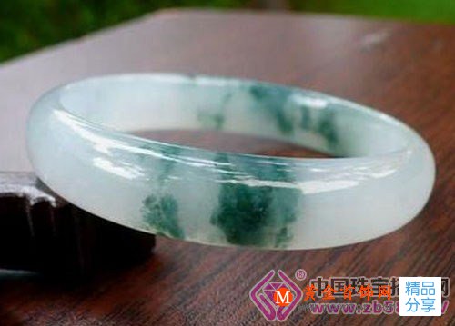 
	談一談冰種飄花翡翠
