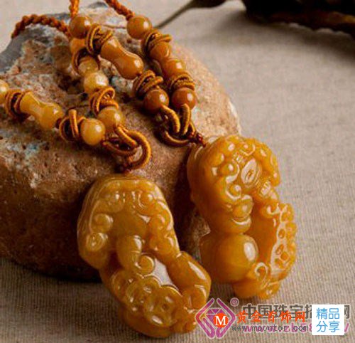 
	石英巖玉的價格怎么樣？如何鑒別石英巖玉？
