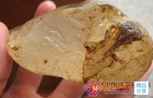
	石英巖玉的價格怎么樣？如何鑒別石英巖玉？
