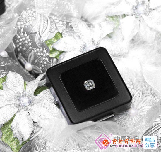 
	英最奢華圣誕餅干開售 內含天價鉆石賣近千萬元
