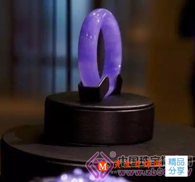 
	翡翠的顏色是什么造成的？
