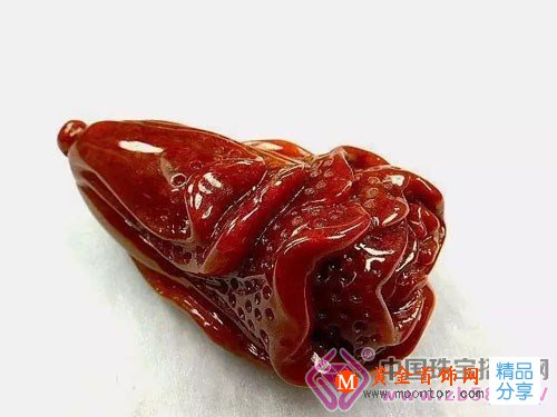 
	翡翠的顏色是什么造成的？
