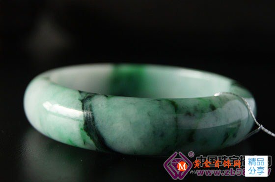 
	翡翠手鐲什么顏色好
