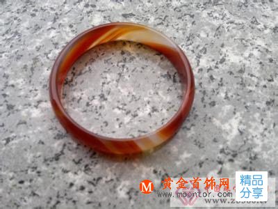 
	如何鑒別瑪瑙手鐲
