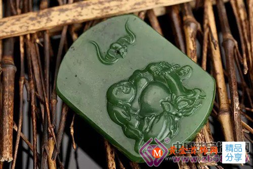 
	碧綠的色彩 玉石家族中的“非主流”
