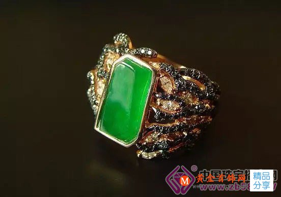 
	“玉養人，人養玉”原來是假的！被騙這么多年，今天終于知道真相了！
