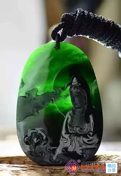 
	“玉養人，人養玉”原來是假的！被騙這么多年，今天終于知道真相了！
