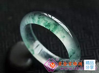 
	翡翠飄花手鐲
