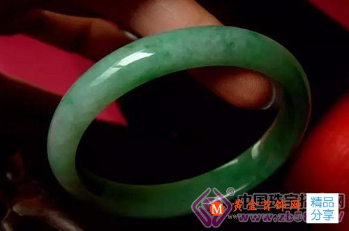 
	翡翠的種類：豆種翡翠

