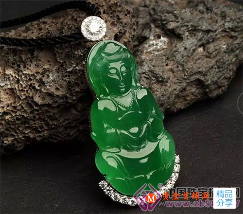 
	翡翠觀音，萬千浮塵里的一方安詳
