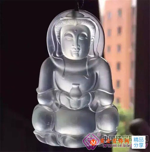 
	翡翠觀音，萬千浮塵里的一方安詳
