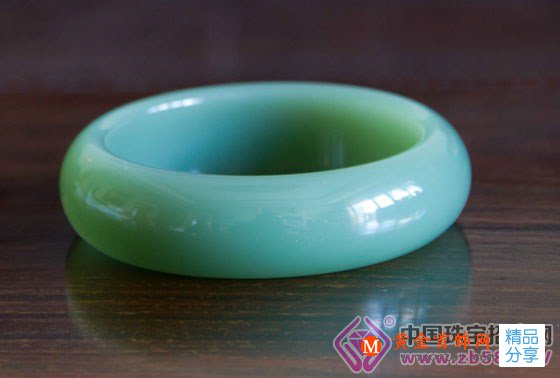 
	“鴨蛋青”的玉質和收藏
