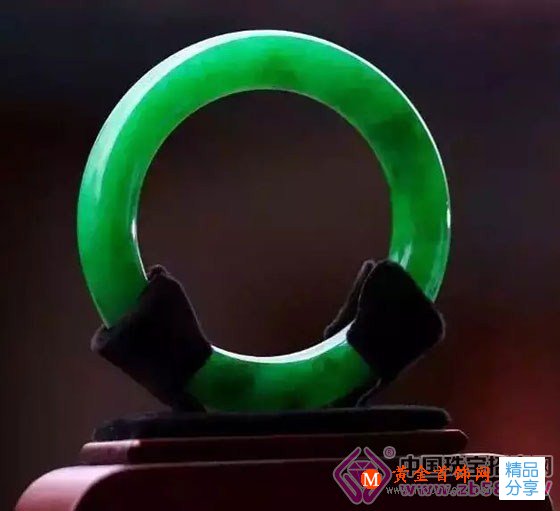 
	翡翠手鐲選購要點
