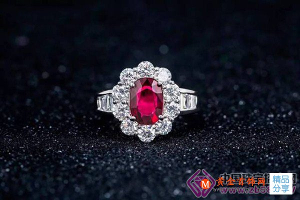 
	鉆戒一枚足矣，婚前婚后你需要更多色彩
