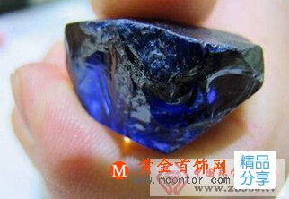 
	藍寶石原石怎么鑒定
