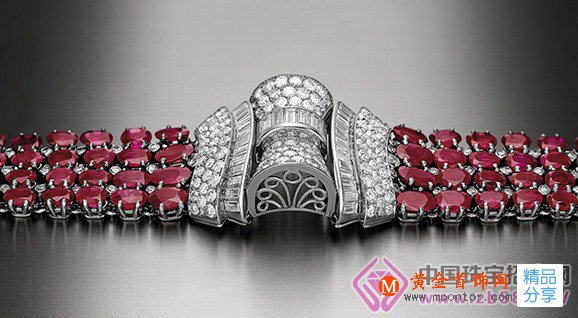 
	擁有魔法的寶格麗讓女人都為之“瘋”了
