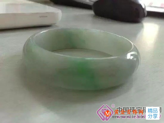 
	【翡翠攻略】一定要記住：燈下不觀玉！！
