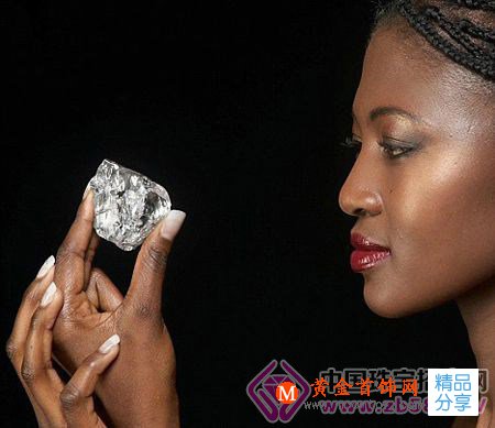 
	比半個指甲蓋都小的鉆石！
