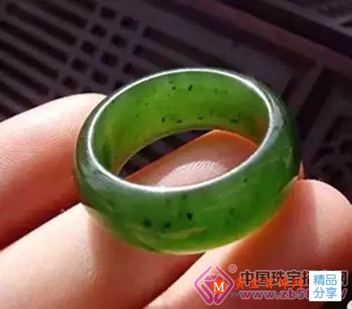 
	選購碧玉飾品時應注意幾個問題
