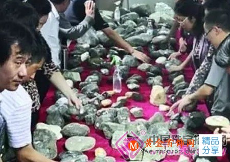 
	翡翠市場：系統學習成專家 經驗加持才能成行家
