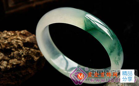 
	翡翠市場：系統學習成專家 經驗加持才能成行家
