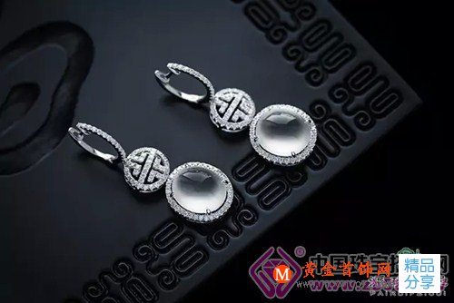 
	翡翠起膠是怎樣的一種體驗？？？
