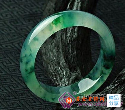 
	怎樣判斷飄花翡翠 是否值得購買？

