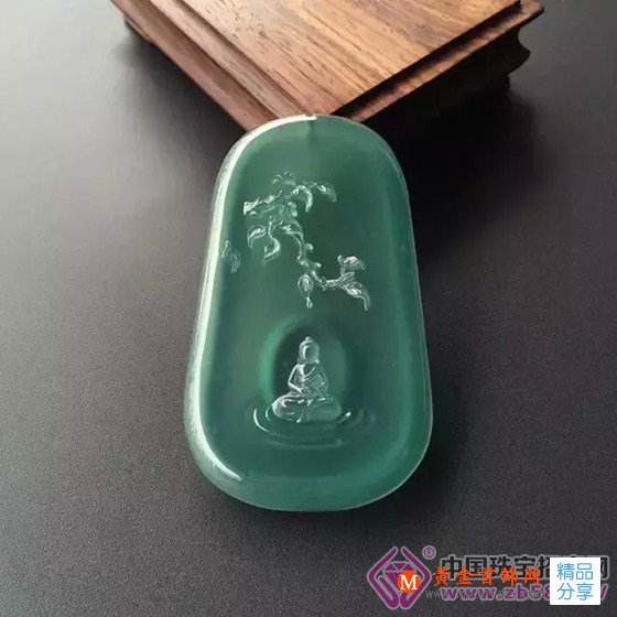 
	翡翠中的藍水，第一眼就讓人著迷
