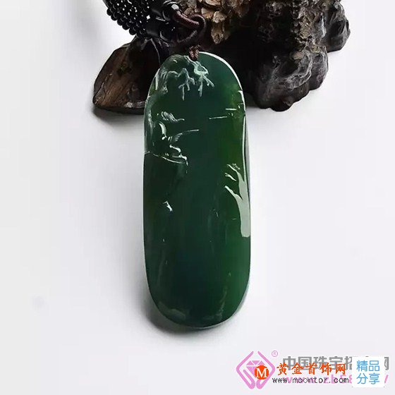 
	翡翠中的藍水，第一眼就讓人著迷

