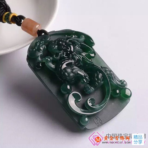 
	翡翠中的藍水，第一眼就讓人著迷
