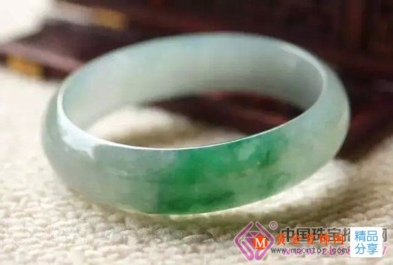 
	專業指導：翡翠手鐲怎樣估價！【圖解對比】
