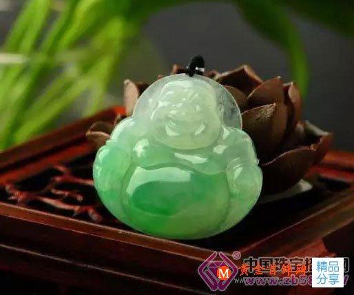 
	洗澡可以配戴翡翠嗎？
