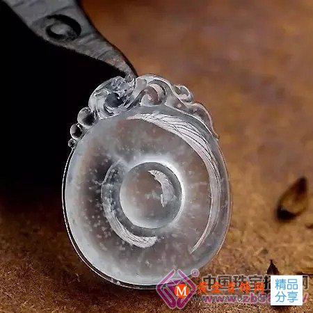 
	今天我，寒夜里看雪飄過！翡翠飄雪花
