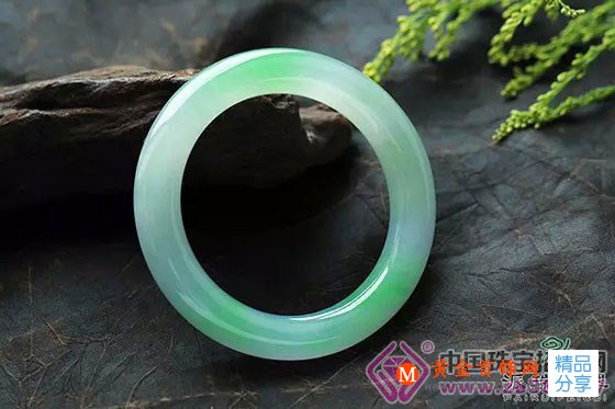
	為什么翡翠手鐲最保值?
