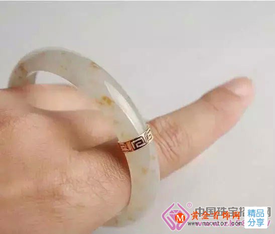 
	翡翠鐲子斷了怎么辦,這些方法修復讓玉鐲更美
