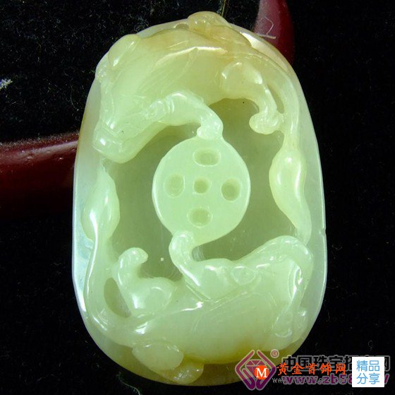 
	美美噠的岫巖玉是中國“四大名玉”
