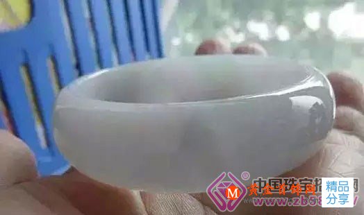 
	翡翠在什么情況下才能看得準？一般人都不知道
