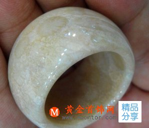 
	珊瑚玉戒指為什么會有不同的花紋？
