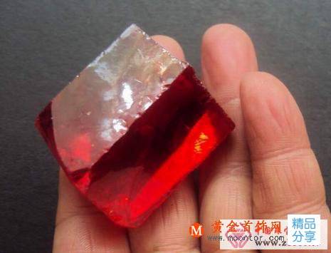 
	明辨紅寶石的三大“陷阱”
