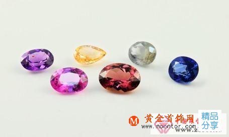 
	藍寶石因為產地不一而呈現不同特點
