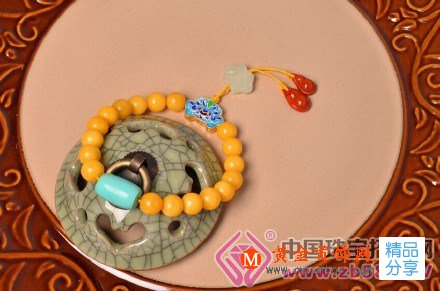 
	輕吟老蜜蠟， 如花美眷,似水流年！
