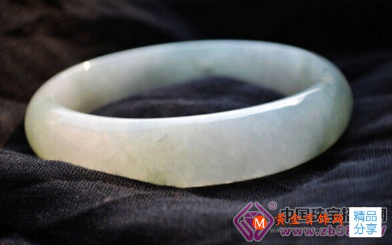 
	怎樣看翡翠手鐲做工的好壞
