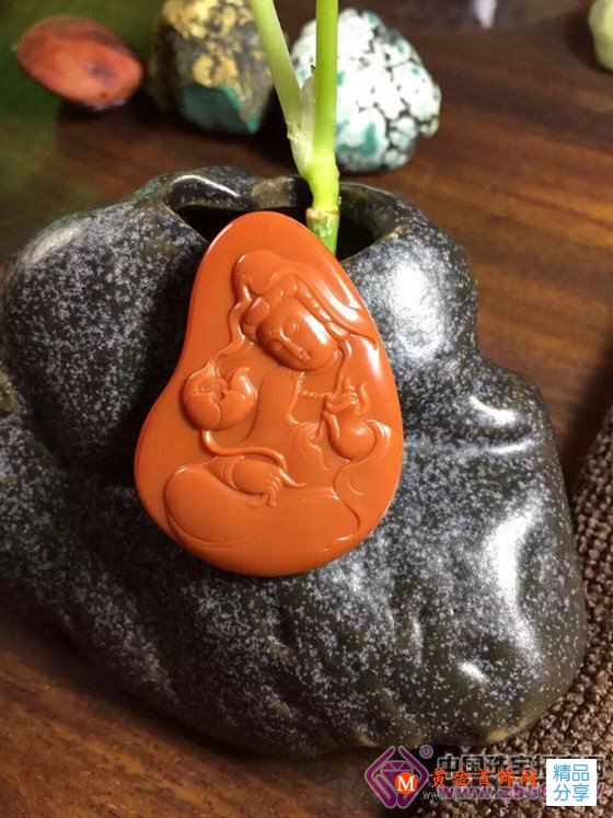
	和翡翠，和田玉三足鼎立的南紅瑪瑙果然名不虛傳
