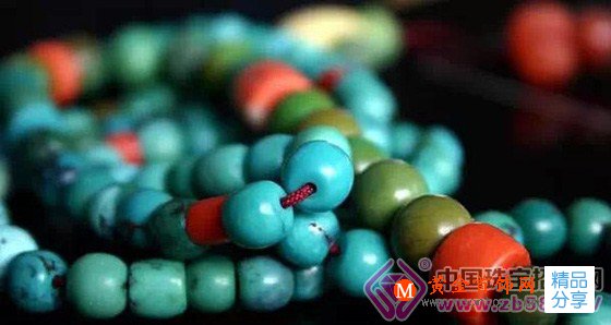 
	綠松石：象征寧靜和廣闊的松石藍色
