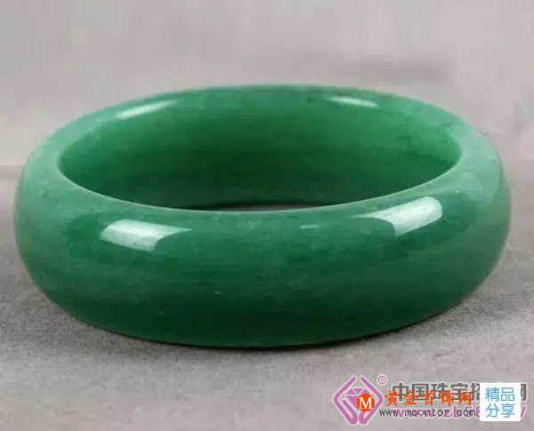 
	這8種石頭與翡翠很像，誰買誰吃虧
