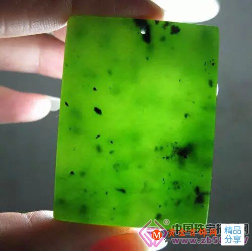 
	這8種石頭與翡翠很像，誰買誰吃虧
