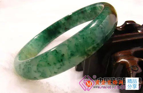
	這8種石頭與翡翠很像，誰買誰吃虧
