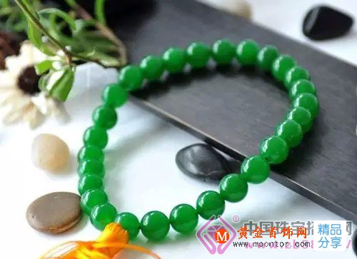
	這8種石頭與翡翠很像，誰買誰吃虧
