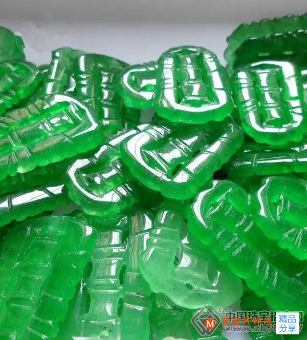 
	這8種石頭與翡翠很像，誰買誰吃虧
