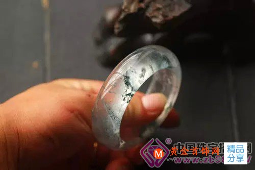 
	這8種石頭與翡翠很像，誰買誰吃虧
